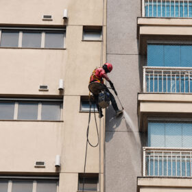 BENEFÍCIOS DA LAVAGEM DEFACHADAS ANTES DA PINTURA